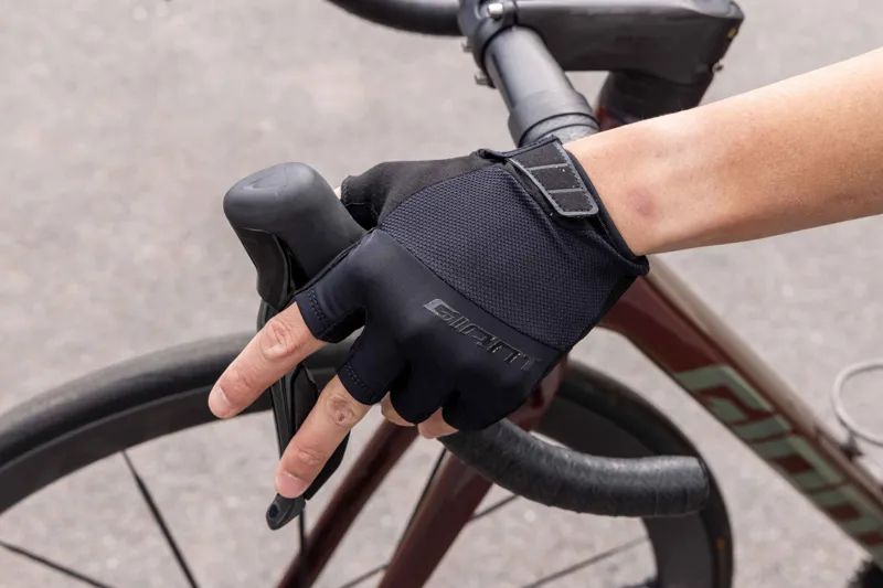 Giant Cima Short Finger Cycling Gloves in Black-6